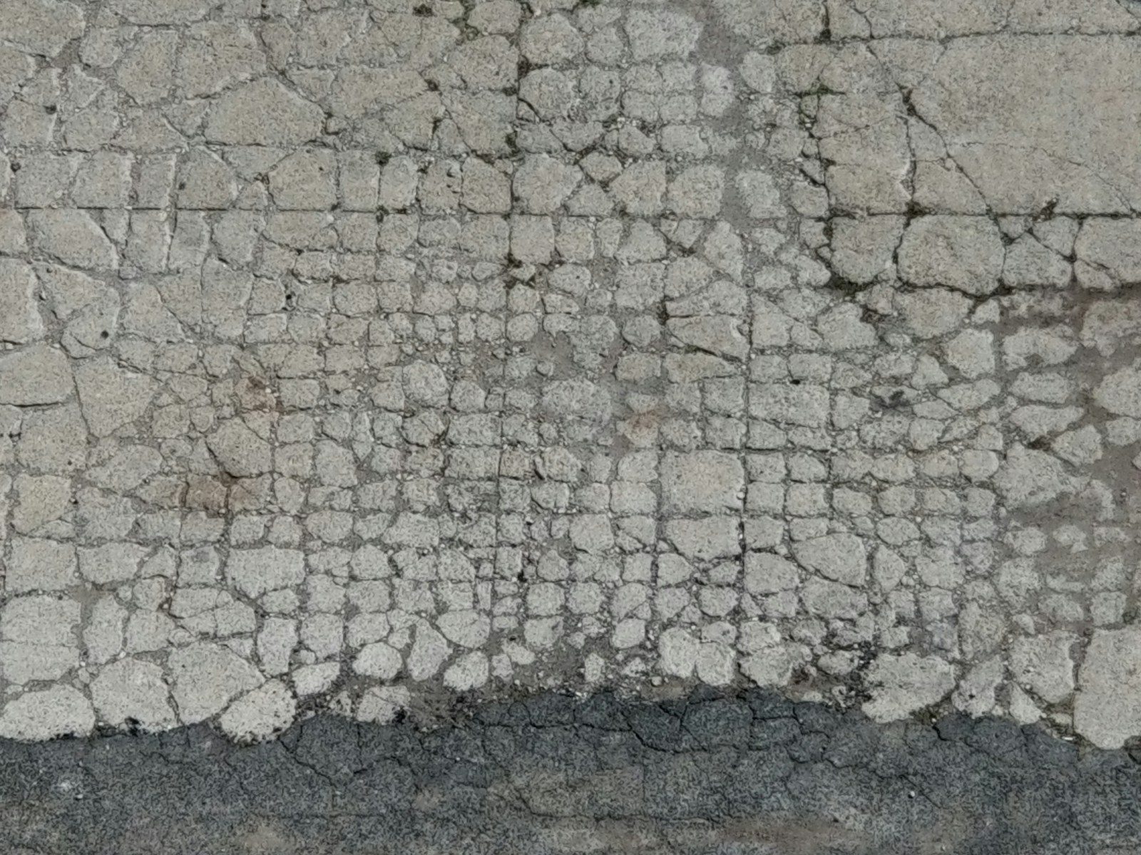 gray and brown concrete wall